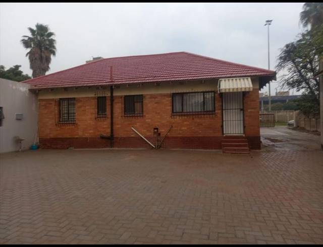 3 BEDROOM HOUSE FOR SALE IN RHODESFIELD